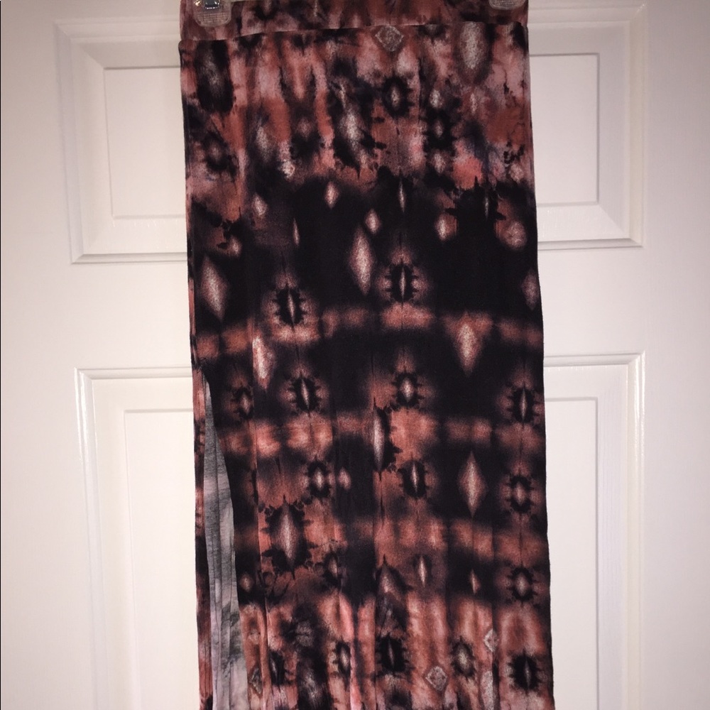 Maxi skirt with slit